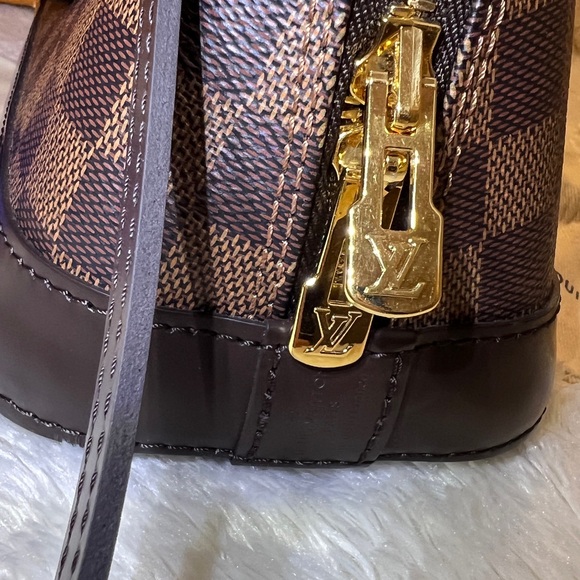 Authentic LOUIS VUITTON Alma BB in Damier Ebene - Picture 9 of 11